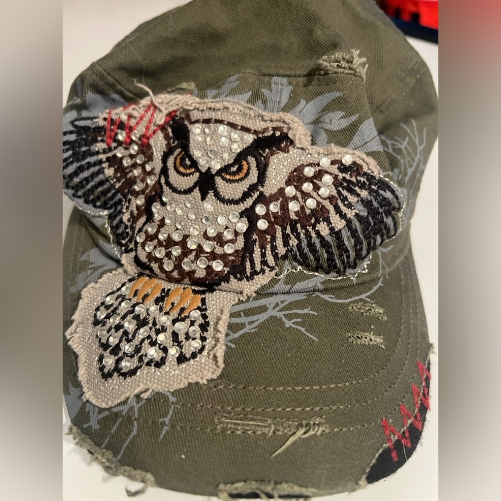 LEADER - Vintage distressed green cadet hat with an embroidered owl adorned
